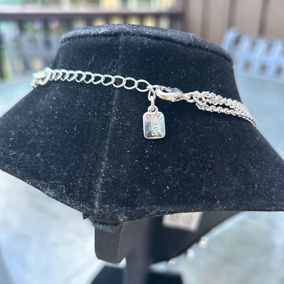 NWOT Beautiful Silver Necklace 11.5” Length - Picture 3 of 3